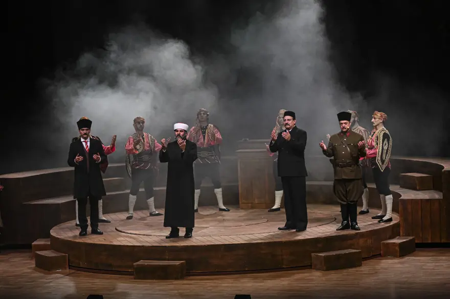 "Cumhuriyete Doğru" oyunu Ankara'da "perde" dedi 15 "Cumhuriyete Doğru" oyunu Ankara'da "perde" dedi 15