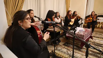 Kürsübaşı'na kadın eli değdi: İzleyenler hayran kaldı