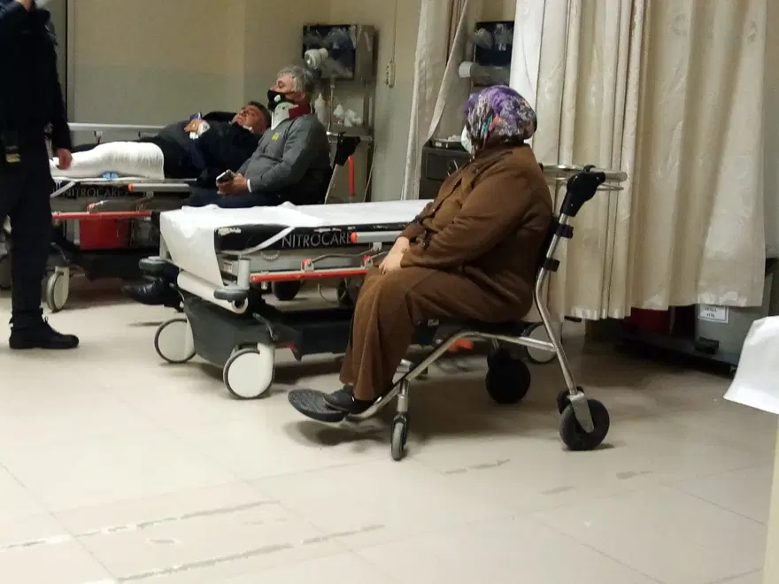 Bursa'da yolcu otobüsü tarlaya uçtu: 12 yaralı 5