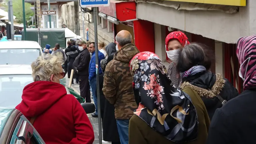 PTT önünde yine aynı manzara PTT önünde yine aynı manzara