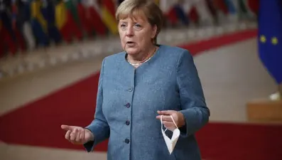 Merkel markette cüzdanını çaldırdı