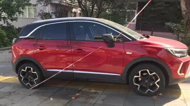 İş ortağını eşinin yanında vurarak öldürdü