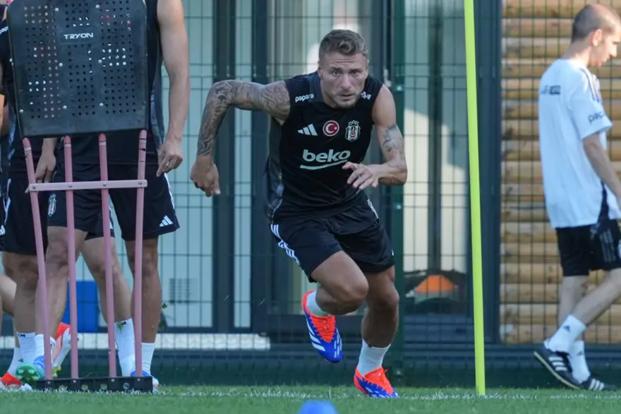 Beşiktaş'ta ayrılacak isimler netleşiyor: Van Bronckhorst'un raporu bekleniyor Beşiktaş'ta ayrılacak isimler netleşiyor: Van Bronckhorst'un raporu bekleniyor