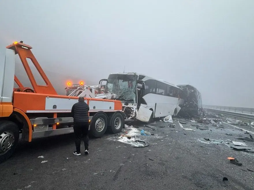 Kuzey Marmara Otoyolu'nda 11 kişinin öldüğü kazada tutuklu sanıklara tahliye Kuzey Marmara Otoyolu'nda 11 kişinin öldüğü kazada tutuklu sanıklara tahliye