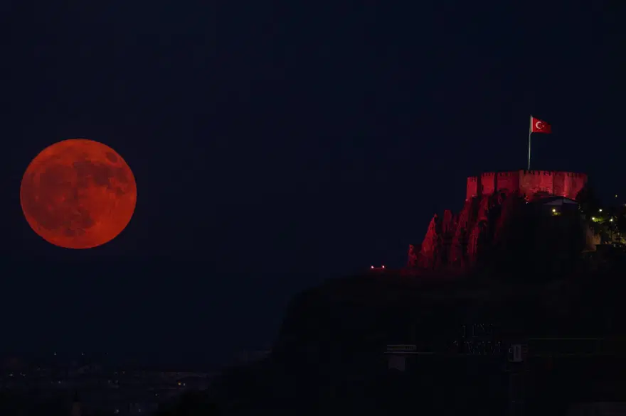 Mevsimin ilk dolunayı büyüledi 5