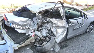 Kuzey Marmara Otoyolu'nda TIR otomobile çarptı: 1 ölü, 4 yaralı