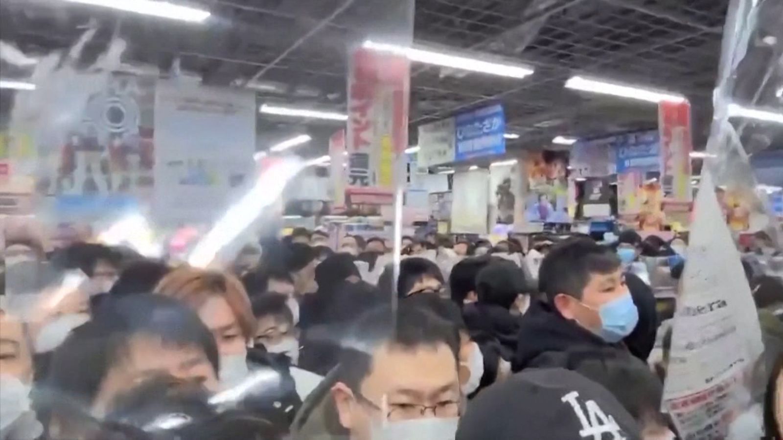 Japonya'da oyun konsolu izdihamı