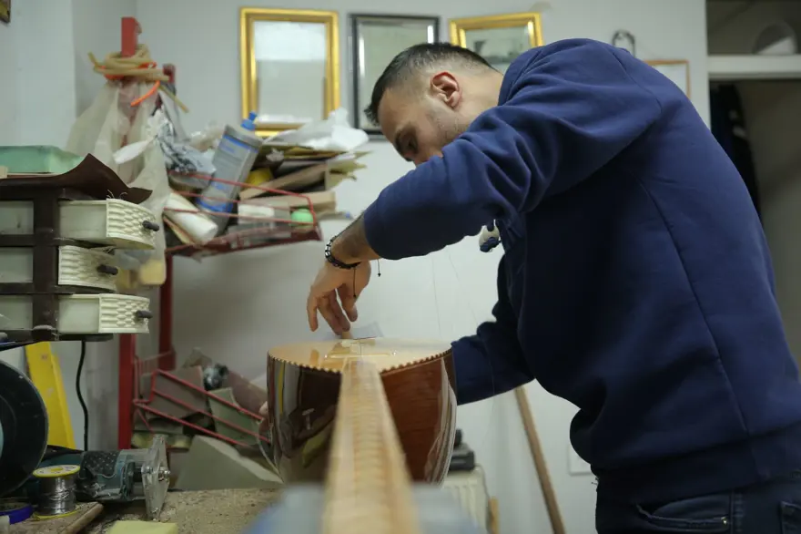 20 yıldır kendi atölyesinde üretiyor: Dut ağacından yapıyor; İngiltere, Almanya, Hollanda ve Kanada'ya gönderiyor 