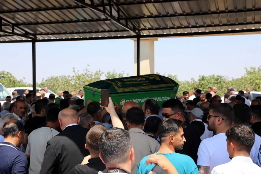 10 yaşındaki Onurcan son yolculuğuna uğurlandı 4