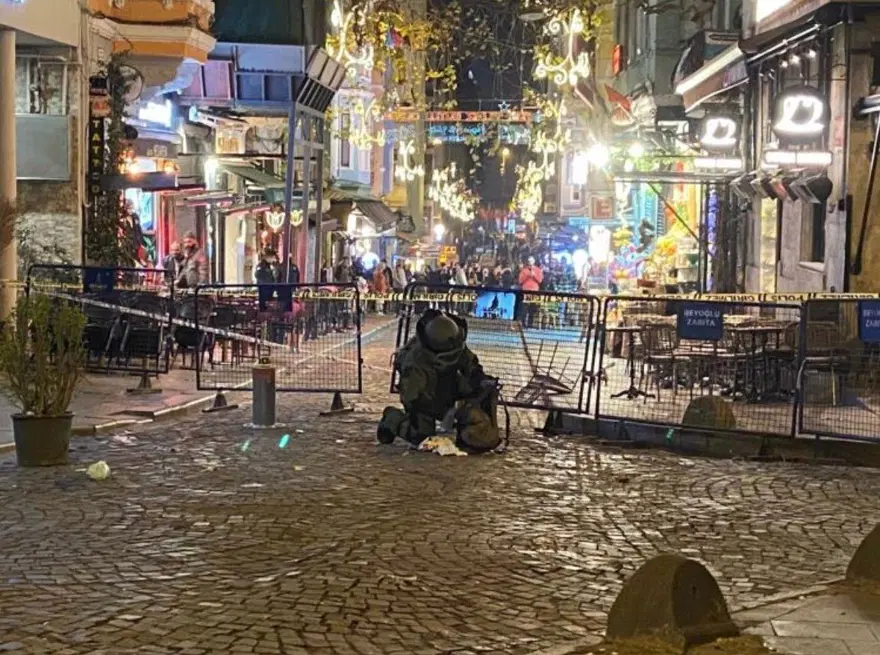Galata'da şüpheli çanta paniği Galata'da şüpheli çanta paniği