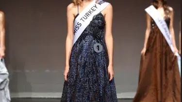 Miss Turkey 2017 birincisi Itır Esen'in tacı geri alındı