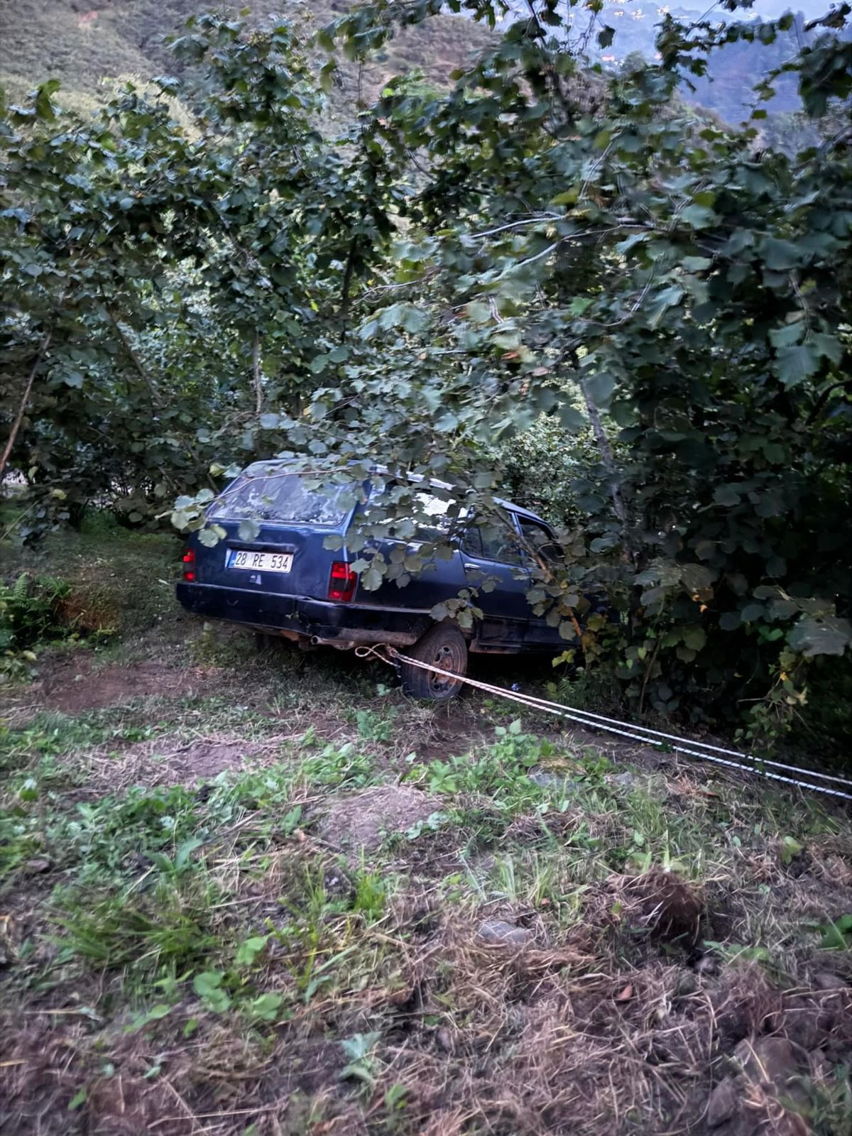 Fındık bahçesine yuvarlanan otomobilin sürücüsü öldü