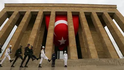 10 Kasım tatil mi? Bugün okullar tatil mi, bankalar açık mı? İşte Türkiye'deki resmi tatiller