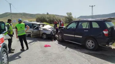 Yozgat'ta cip ile otomobil kafa kafaya çarpıştı: 6 yaralı