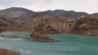 Erzurum'daki Turkuaz Göleti kendine hayran bırakıyor