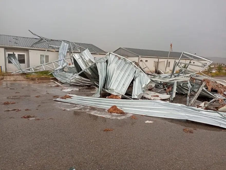 Gümüşhane’yi fırtına ve sağanak vurdu: Çatılar uçtu, tarım arazilerizarar gördü 5