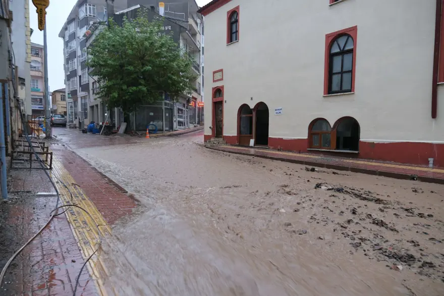 Sel felaketi yaşayan Bozkurt'un sokakları yeniden sular altında 3