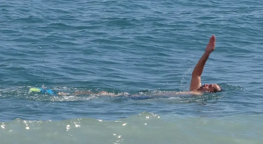 Sibirya soğukları onları etkilemedi: Kış günü denize girdiler 1