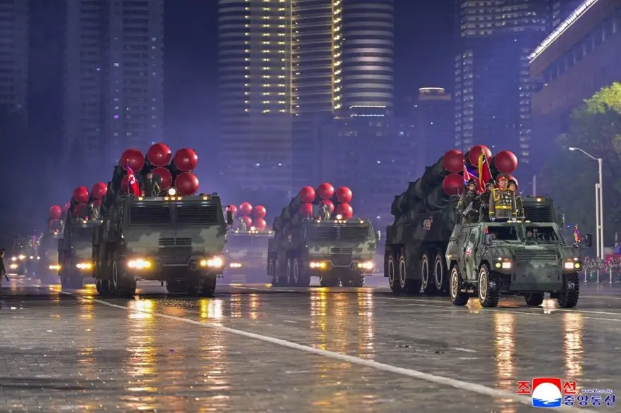 Kuzey Kore'den gözdağı: İktidar partisinin 80. yaşında füzeler sergilendi Kuzey Kore'den gözdağı: İktidar partisinin 80. yaşında füzeler sergilendi