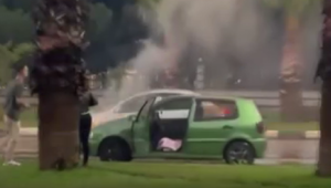 Manisa’da seyir halindeki otomobil alev aldı