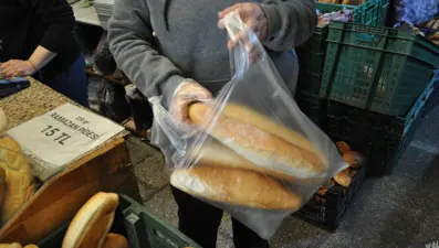 Bu fırında poşetini getirene ekmek daha ucuz