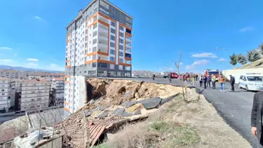 Ankara'da istinat duvarı gecekondunun üzerine çöktü