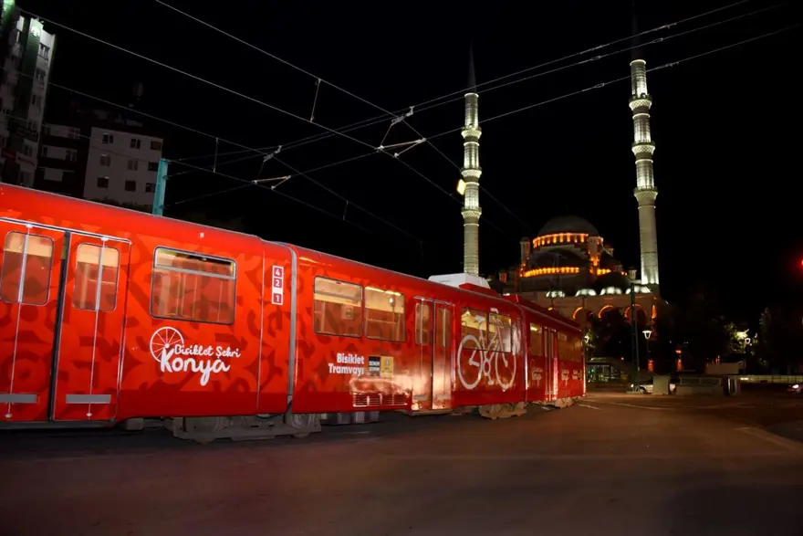 Konya'da sadece bisikletliler için tasarlanan tramvay yolculuğa başladı 8