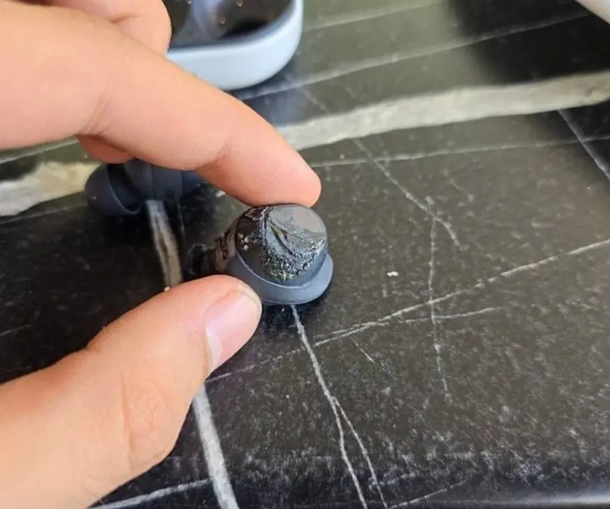 Kalıcı işitme kaybına yol açtı iddiası: Samsung Galaxy Buds FE kulağında patladı 2