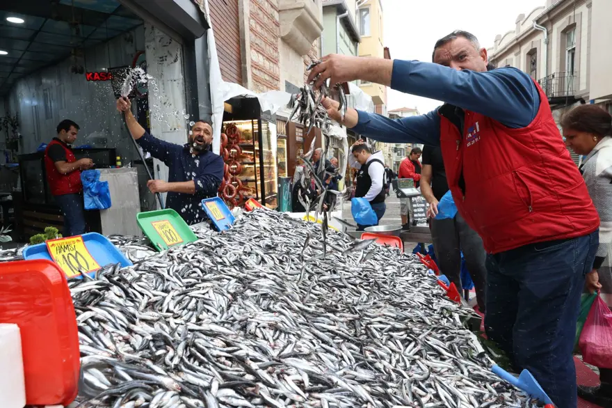 Tezgahta bollaştı, fiyatlar düştü: 100 liraya kadar geriledi 1
