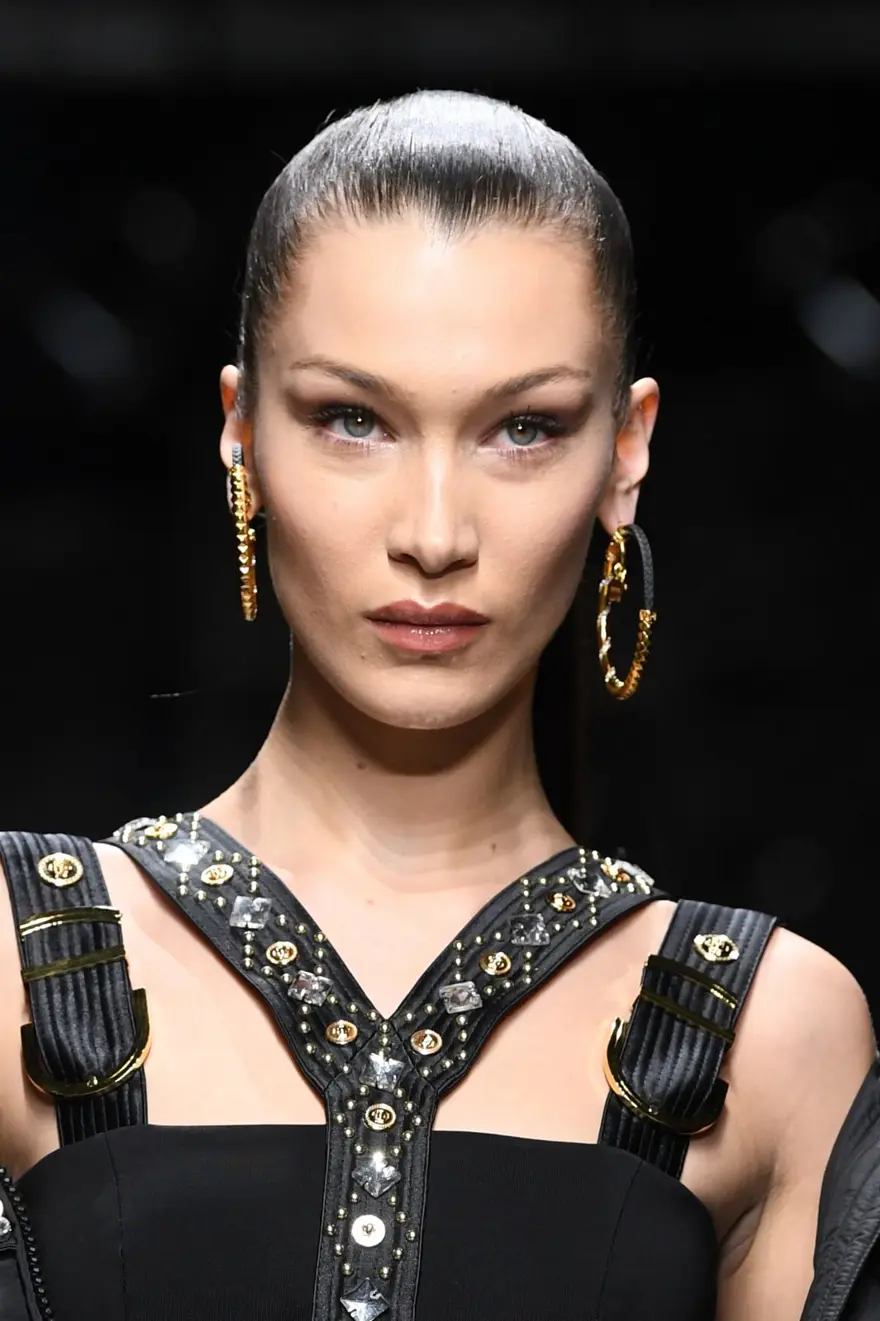 Emily Ratajkowski ve Bella Hadid defileye damga vurdu 11
