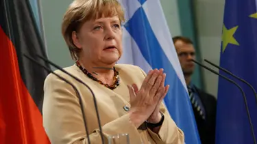 Merkel: Yunanistan Euro'da kalsın