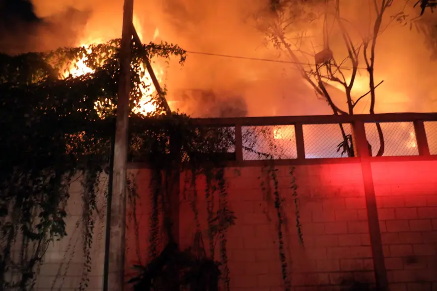 Sri Lanka'da son durum: Başbakan ve Devlet Başkanı'ndan istifa kararı 6 Sri Lanka'da son durum: Başbakan ve Devlet Başkanı'ndan istifa kararı 6