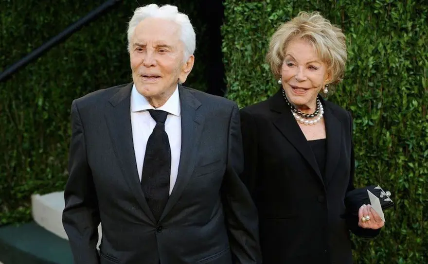 KirkDouglas 61 milyon dolarlık servetini oğlu Michael Douglas'a bırakmadı 3