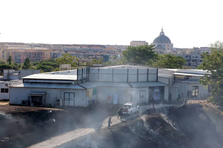 Roma'daki ünlü film stüdyolarında yangın 6 Roma'daki ünlü film stüdyolarında yangın 6
