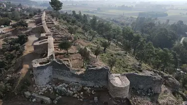 Muğla'da Orta Çağ kalesinin olduğu bölgede 2 bin 700 yıllık kalıntılara ulaşıldı