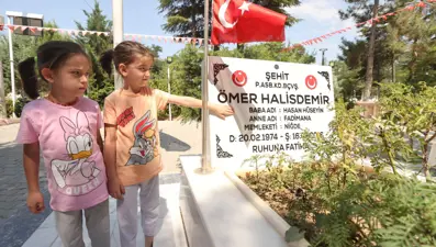 Ömer Halisdemir'in mezarında yoğunluk