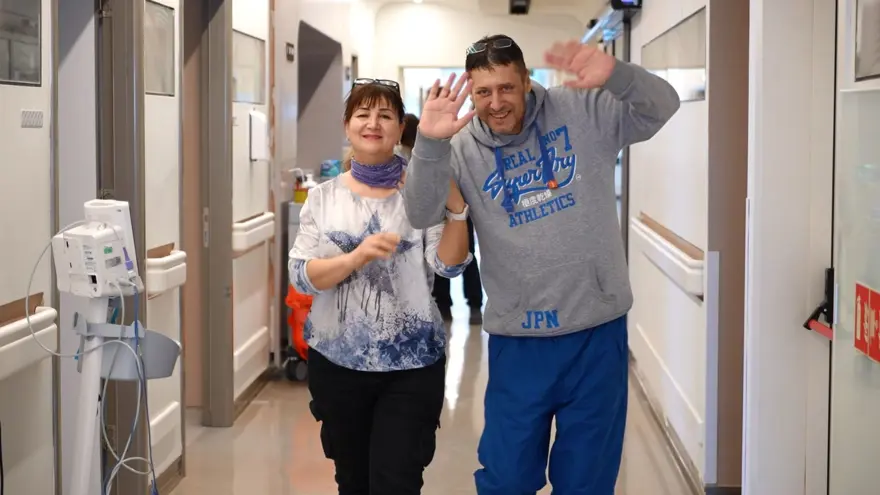 'Halsizim' diye gittiği hastanede 12 santimetrelik dev kitleyle karşılaştı: Neredeyse böbreğinden oluyordu 1 'Halsizim' diye gittiği hastanede 12 santimetrelik dev kitleyle karşılaştı: Neredeyse böbreğinden oluyordu 1