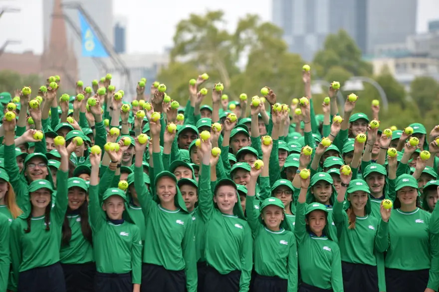 Kortların sessiz kahramanları, top toplayıcı çocuklar 6 Kortların sessiz kahramanları, top toplayıcı çocuklar 6