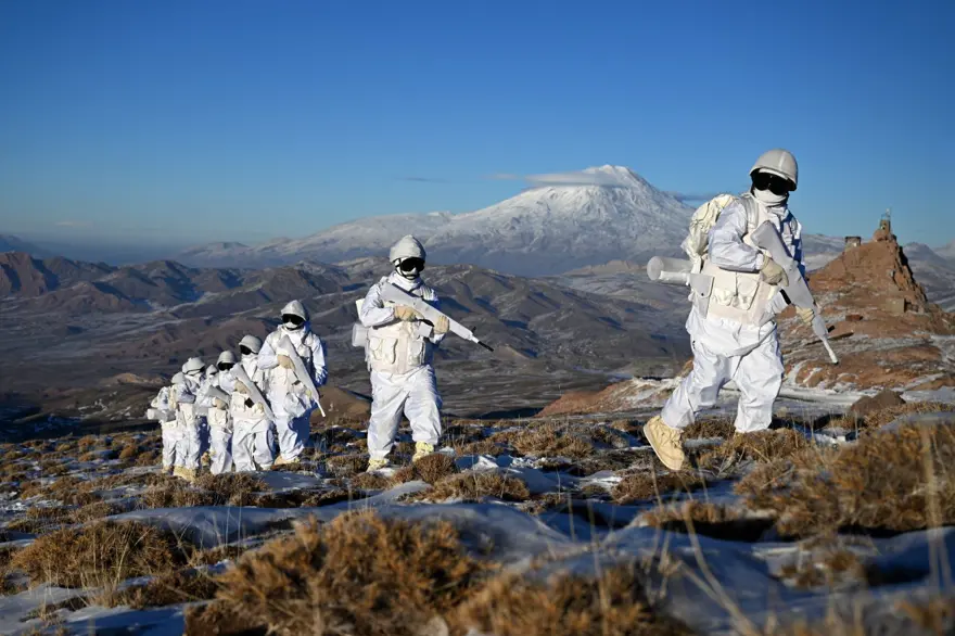 "Hudut kartalları" yeni yılı elleri tetikte karşıladı 19