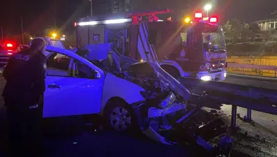 Şile Otoyolu'nda otomobil bariyerlere saplandı: 1 ölü