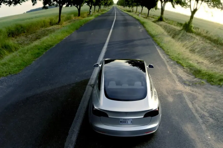 Tesla Model 3 ile Amerika'daki en hızlı yolculuğu yaptılar 1