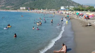 Suriyelilere plaj yasağına belediye meclisinden ret