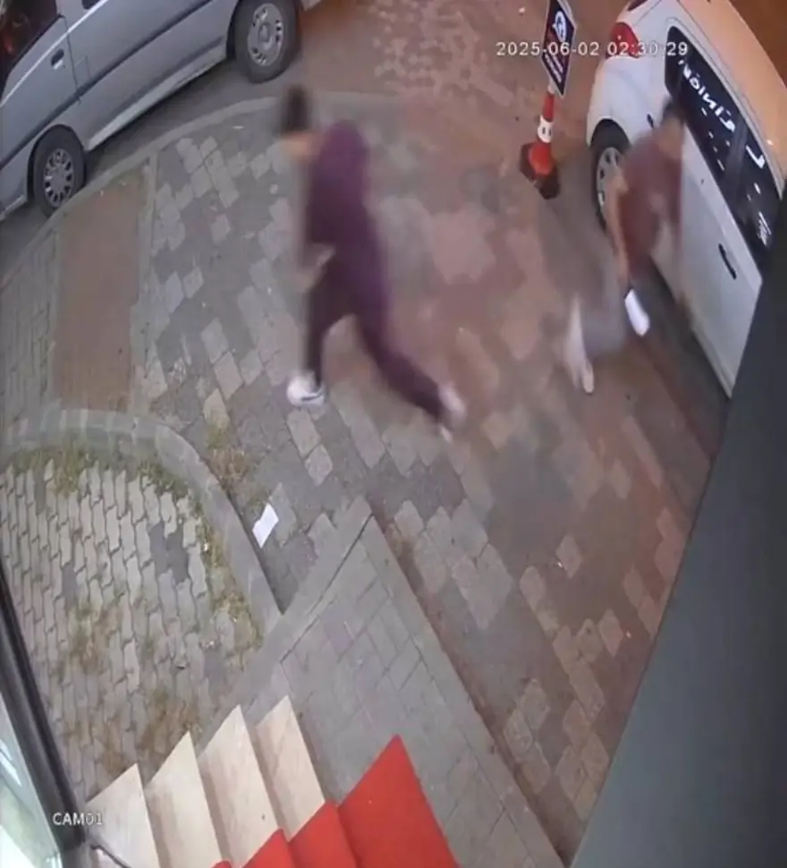 İş yerine çağırdı, eski çalışanını satırla kovaladı 