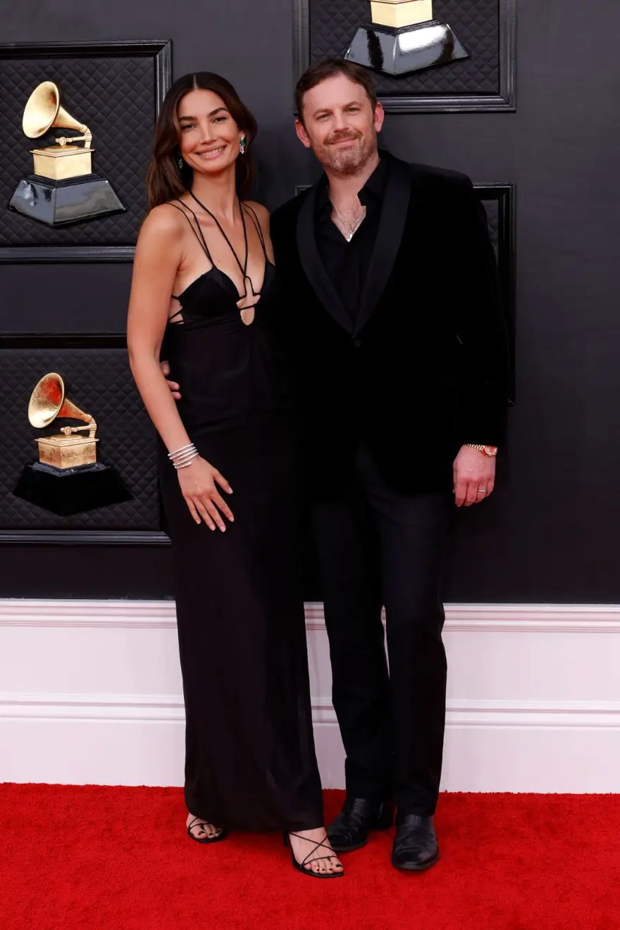 2022 Grammy Ödülleri kırmızı halısında ünlülerden aşk pozları 9