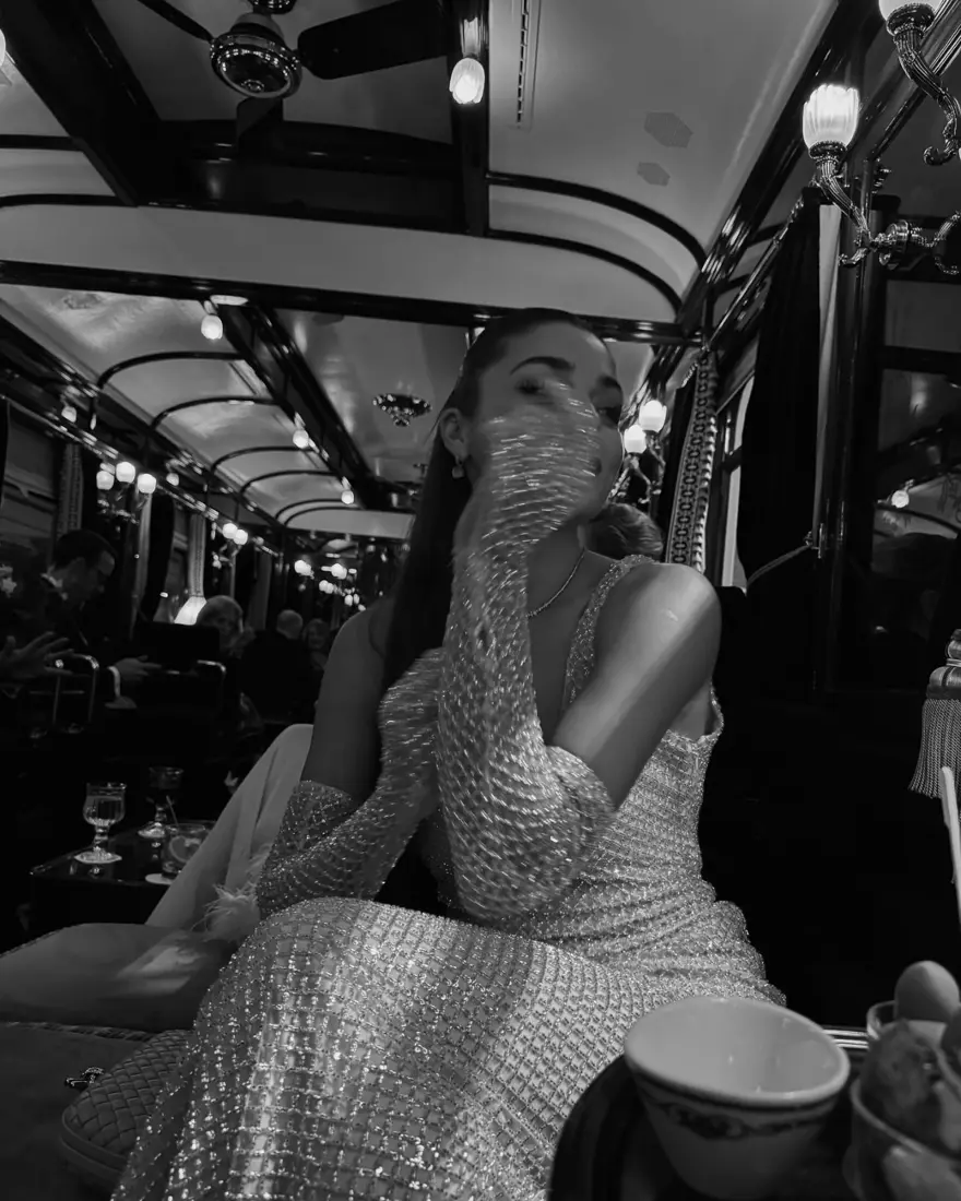 Hande Erçel'in romantik tren yolculuğu 3