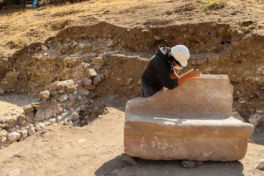 'Türkiye'nin kolezyumu'nda seçkinlere özel 1800 yıllık localar bulundu 13