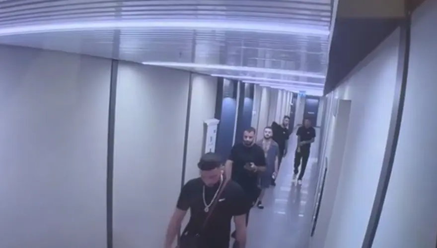 İstanbul'da rezidansa baskın: Gitar kutusundan kalaşnikof çıktı 1