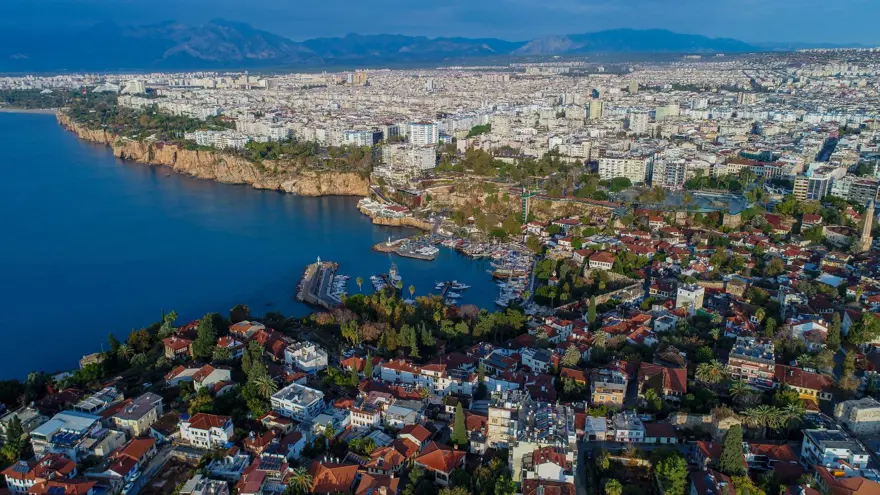 3 YABANCIDAN BİRİ ANTALYA'YI TERCİH ETTİ 2 3 YABANCIDAN BİRİ ANTALYA'YI TERCİH ETTİ 2