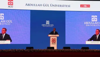 Abdullah Gül: "Dünya çok tehlikeli bir dönemden geçiyor"