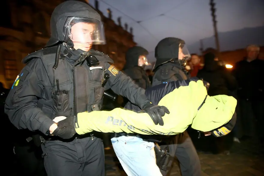 İslam karşıtı PEGIDA'dan 1. yıl gösterisi 5